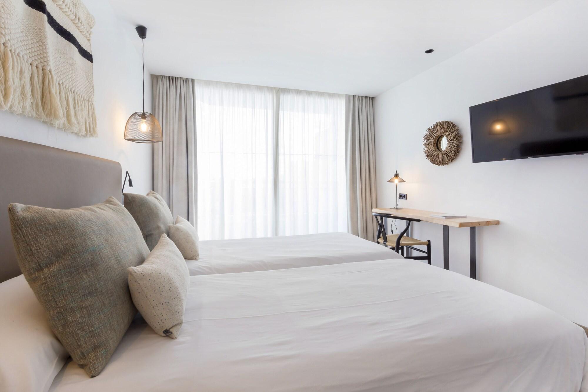 Hotel Sa Clau By Mambo Sant Antoni de Portmany Esterno foto