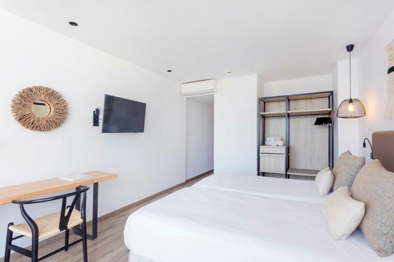 Hotel Sa Clau By Mambo Sant Antoni de Portmany Esterno foto