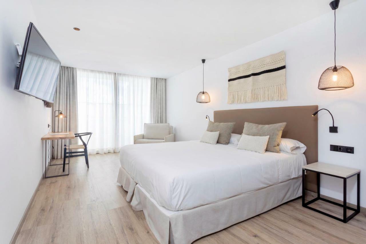 Hotel Sa Clau By Mambo Sant Antoni de Portmany Esterno foto