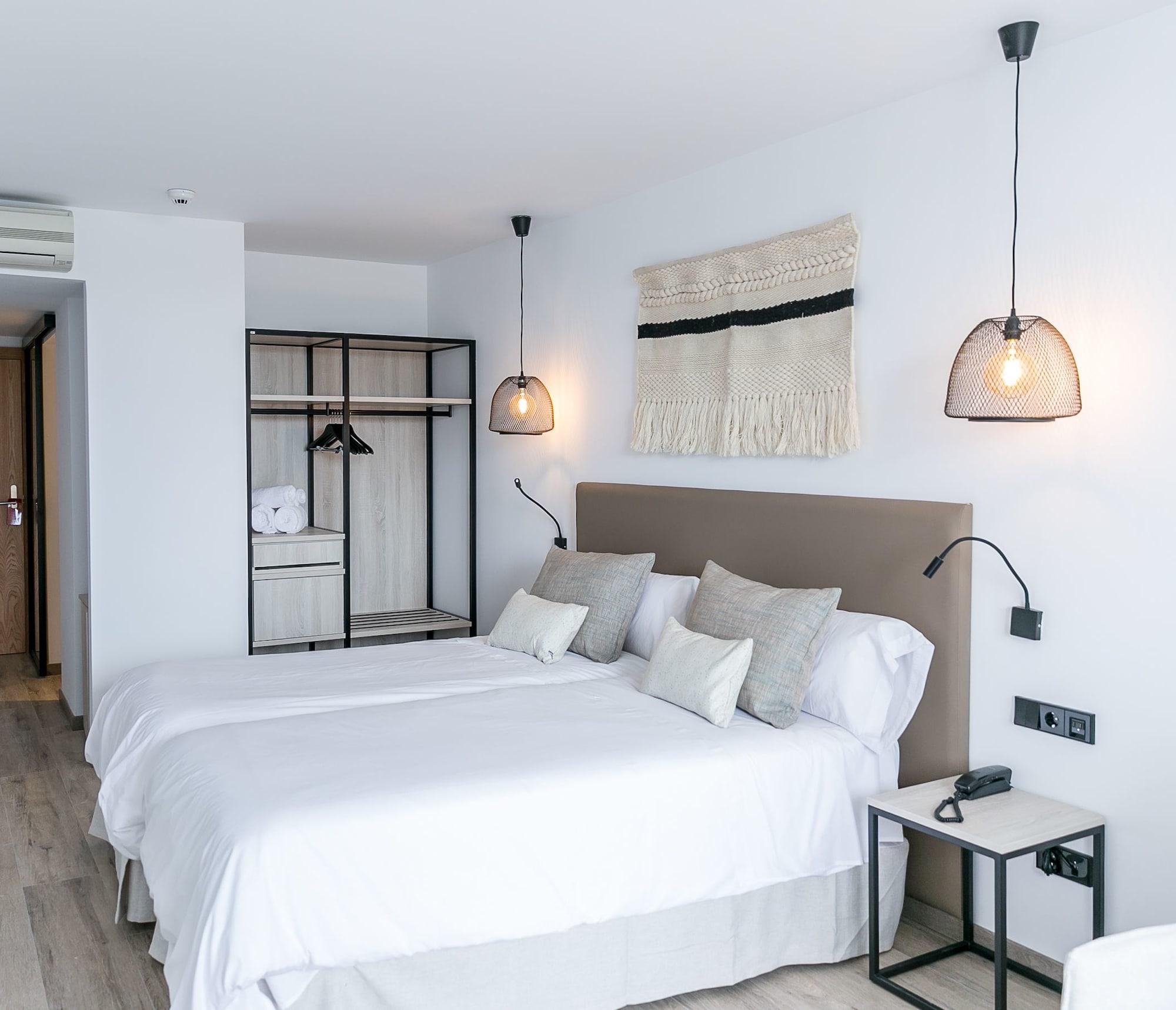 Hotel Sa Clau By Mambo Sant Antoni de Portmany Esterno foto